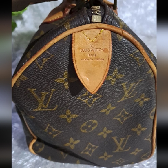 Authentic Louis Vuitton Monogram Speedy 30 with Dustcover - Picture 12 of 15